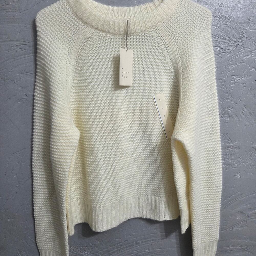 A New Day by Target Woman's White Long Sleeve Crew Neck Sweater size L
